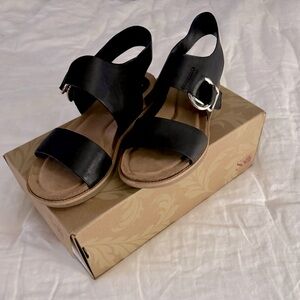 NWOT Sofft Bijou Sandal - Black size 7